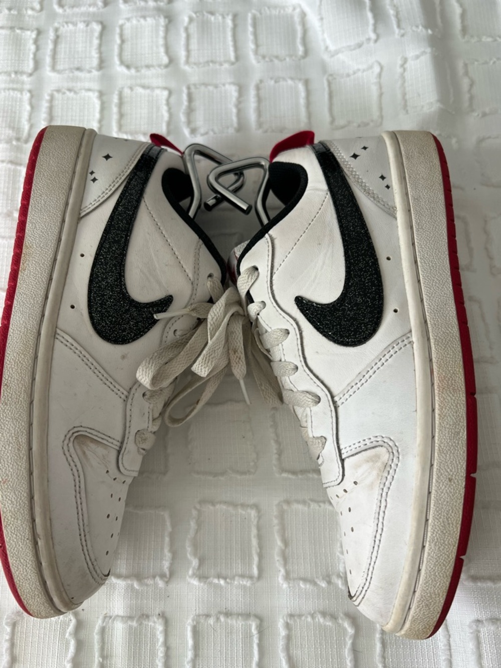 Nike Court Borough Low 2 SE (GS) in white/black-very berry Size 5.5Y